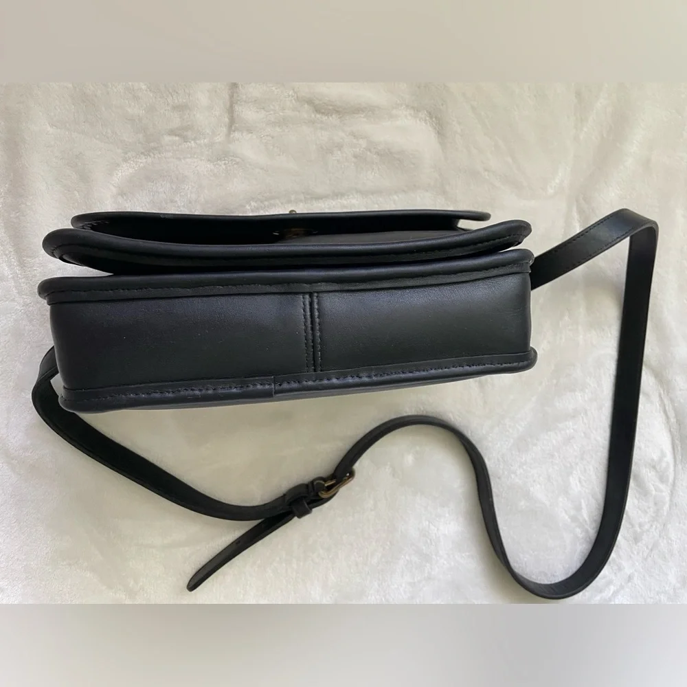 Genuine Vintage COACH Leather Purse - Picture 6 of 15